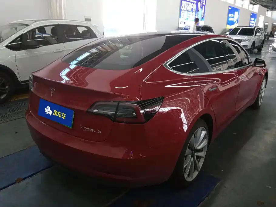 Tesla Model 3 — миниатюра 3