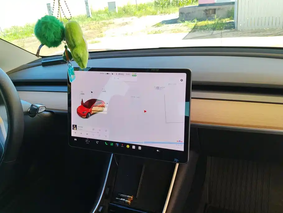 Tesla Model 3 — миниатюра 13