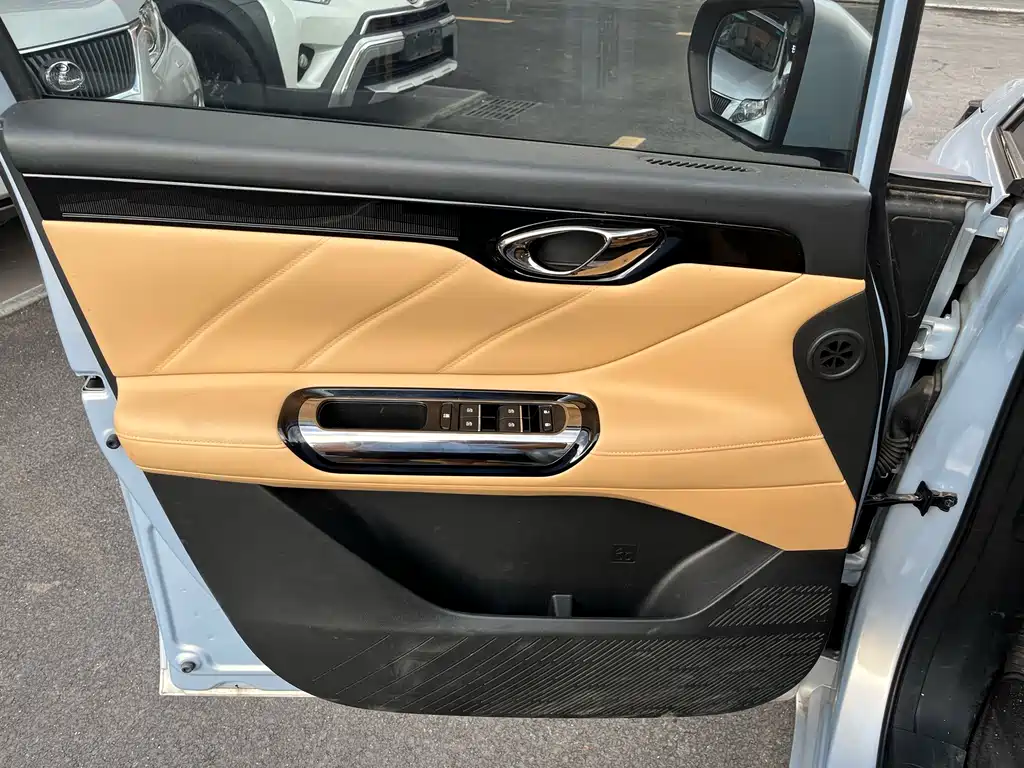 GAC Motor 传祺E8 PHEV — миниатюра 6