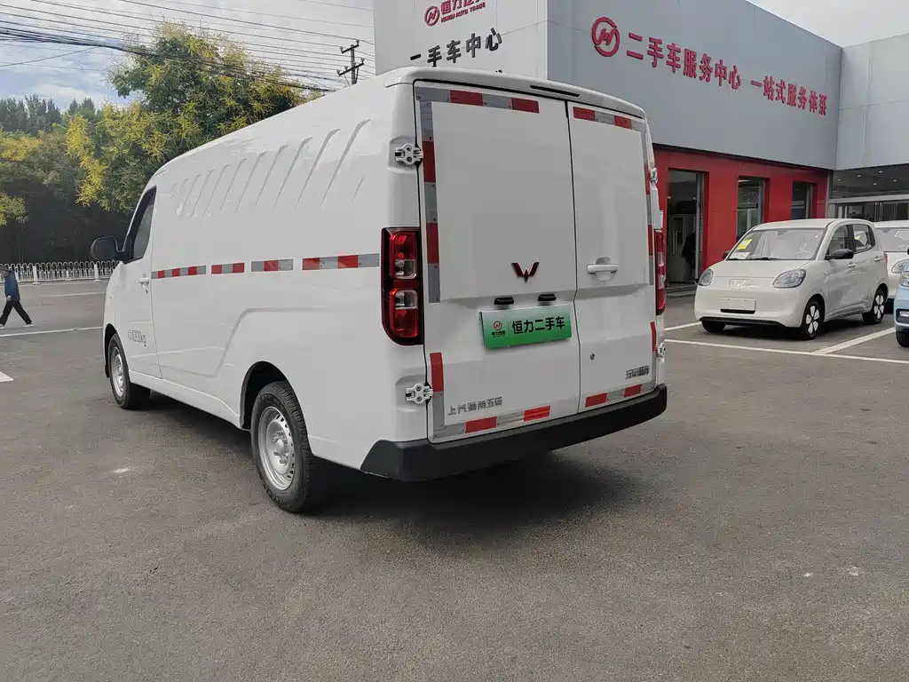 Wuling Yangguang — миниатюра 16