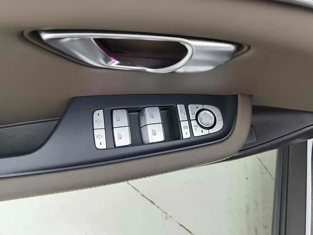 BYD Han — миниатюра 12