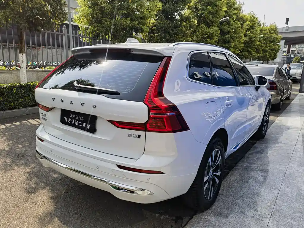 Volvo XC60 2023 B5 Luxury