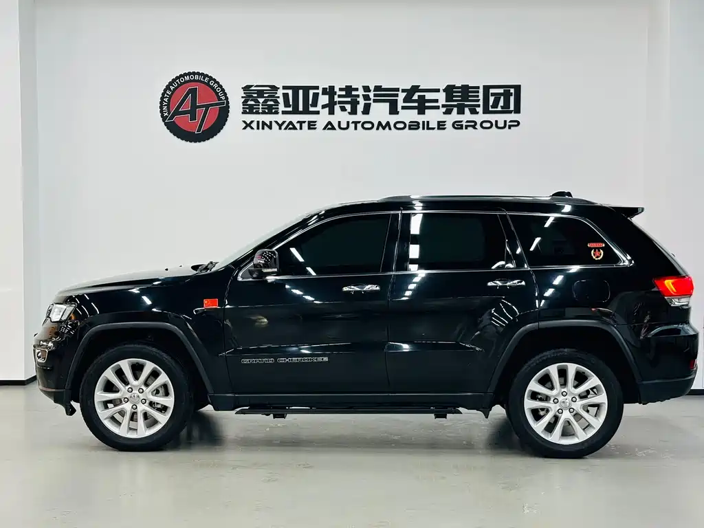 Jeep Grand Cherokee (Import) — миниатюра 3