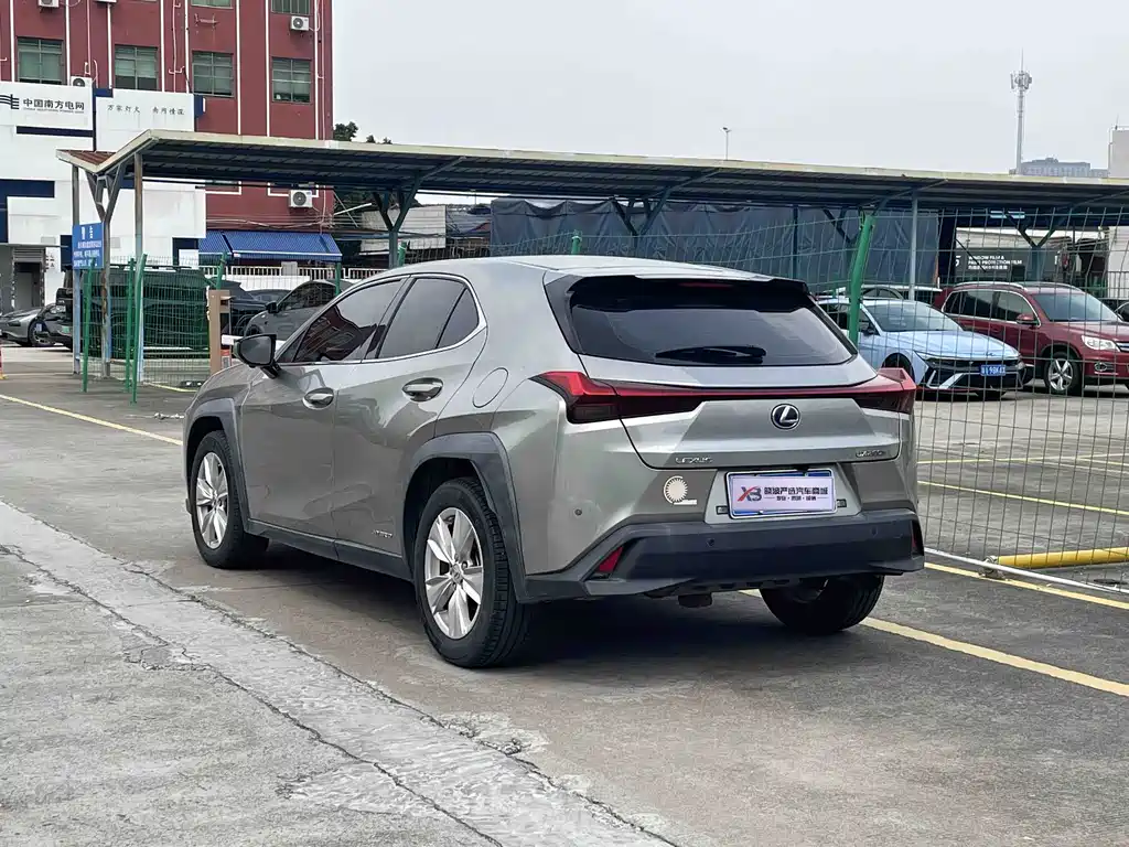 Lexus UX — миниатюра 5