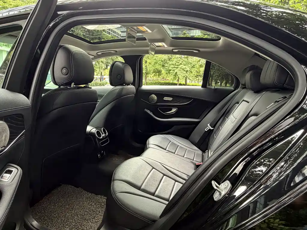 Mercedes-Benz C-Class — миниатюра 13