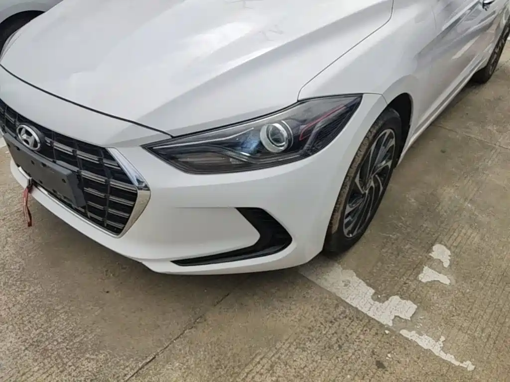 Hyundai Elantra — миниатюра 24