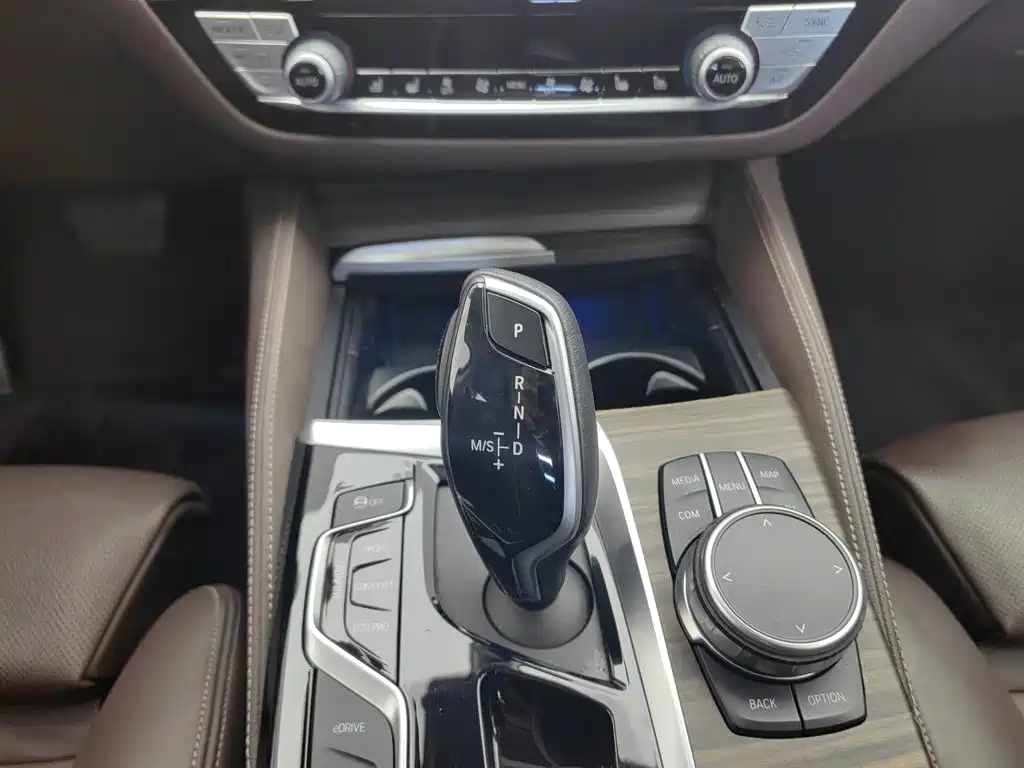 BMW 5 Series New Energy — миниатюра 13