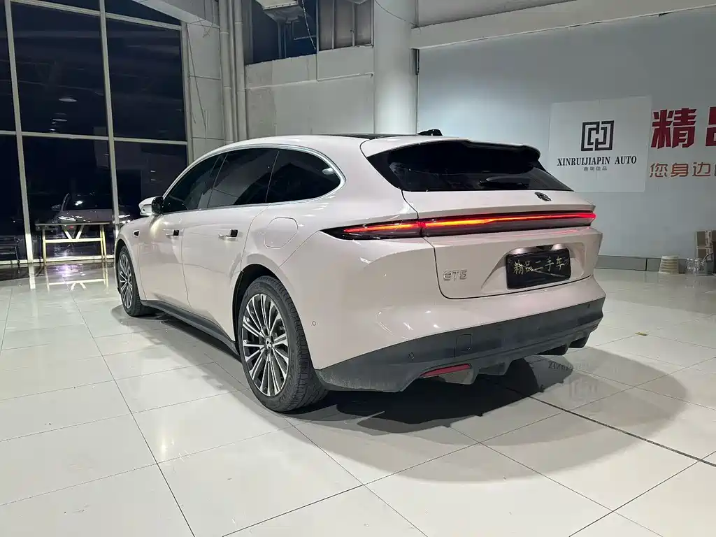 NIO NIO ET5T