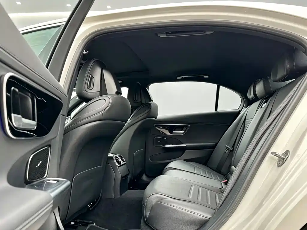 Mercedes-Benz C-Class — миниатюра 7