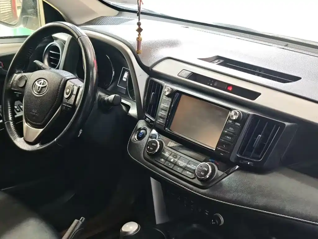 Toyota RAV4 — миниатюра 4