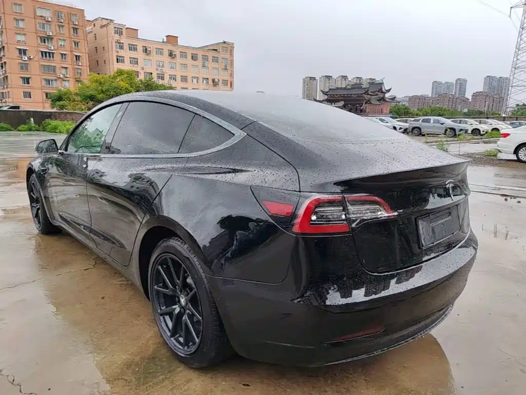 Tesla Model 3 — миниатюра 5