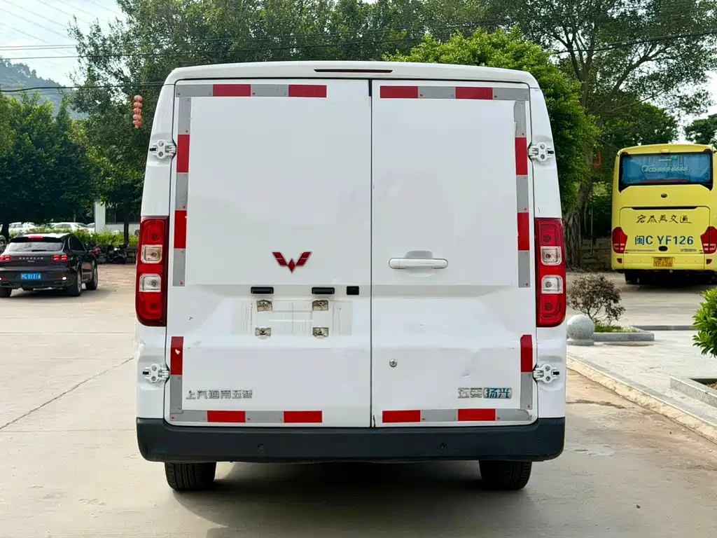 Wuling Yangguang — миниатюра 6