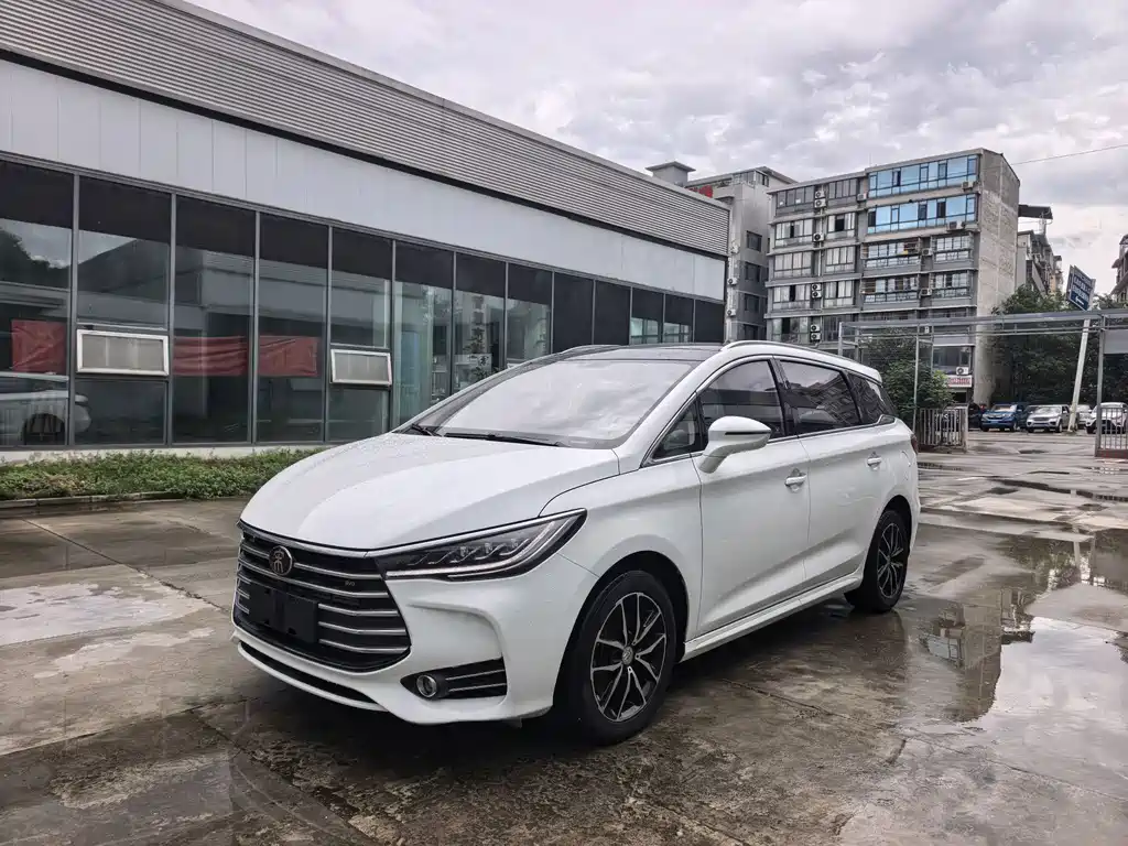 BYD MAX