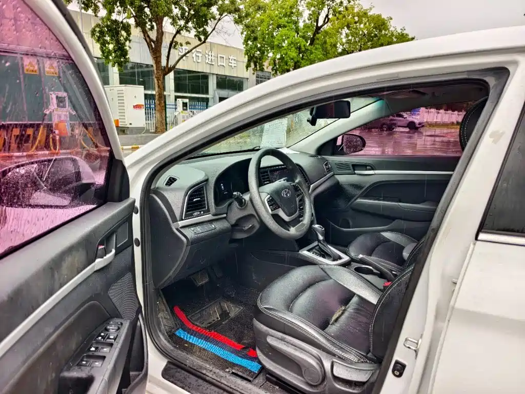 Hyundai Elantra — миниатюра 4
