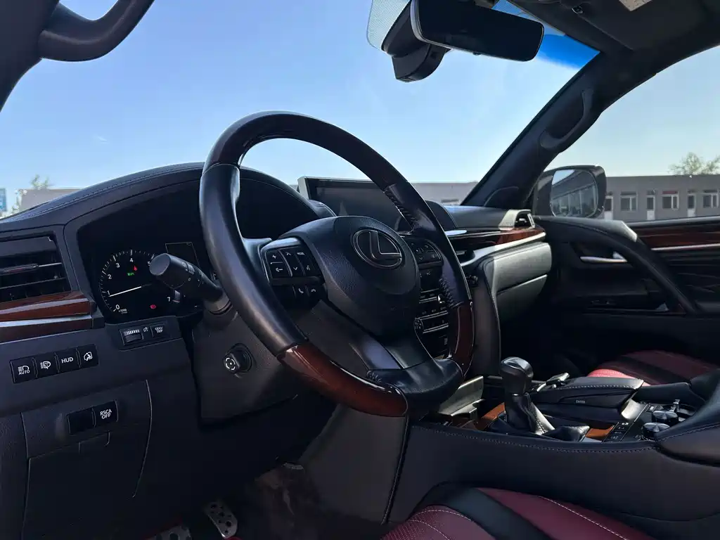 Lexus LX — миниатюра 9