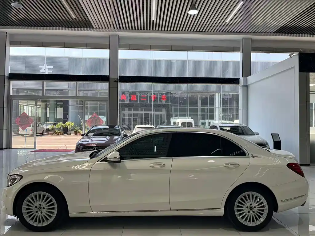 Mercedes-Benz C-Class — миниатюра 3