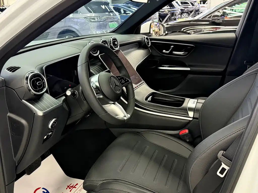 Mercedes-Benz GLC 2024 GLC 260 L 4MATIC 5 мест