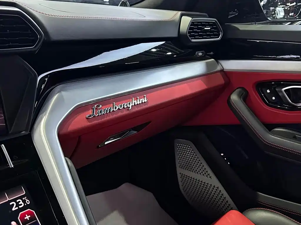 Lamborghini Urus — миниатюра 3