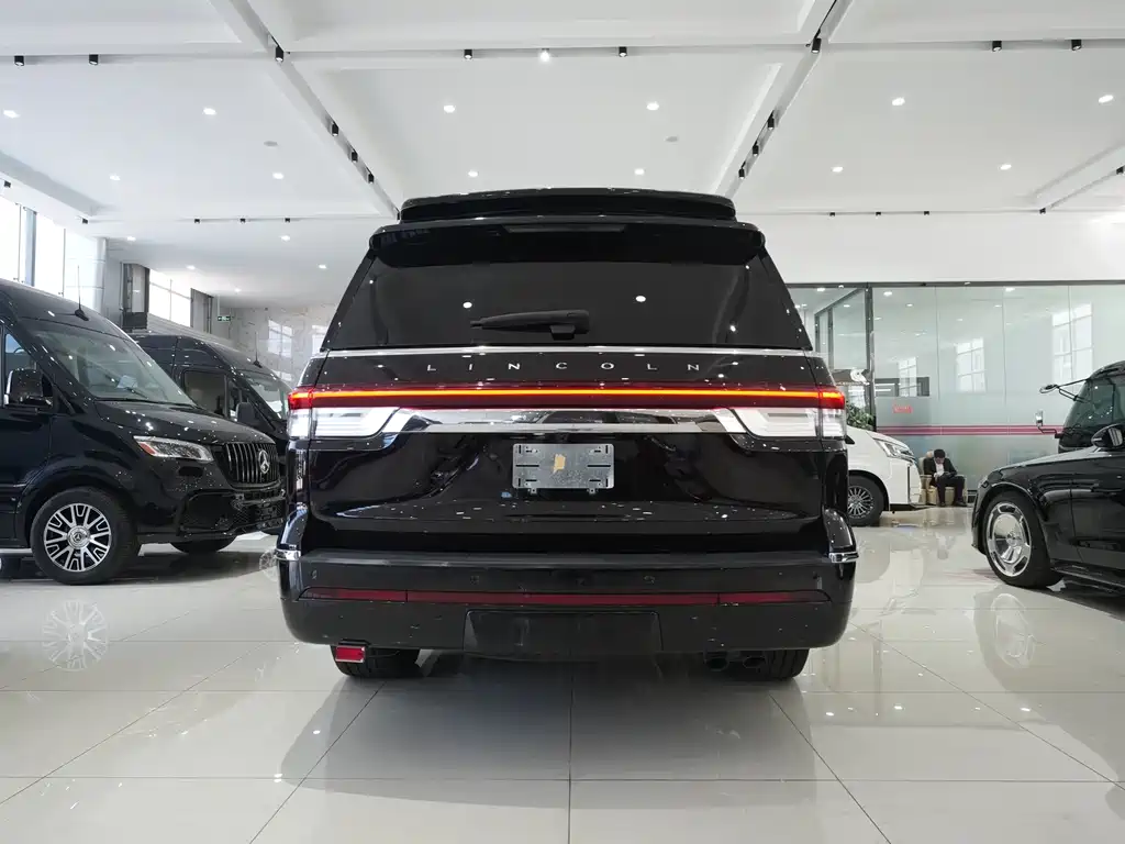 Lincoln Navigator 2024 3.5T AT