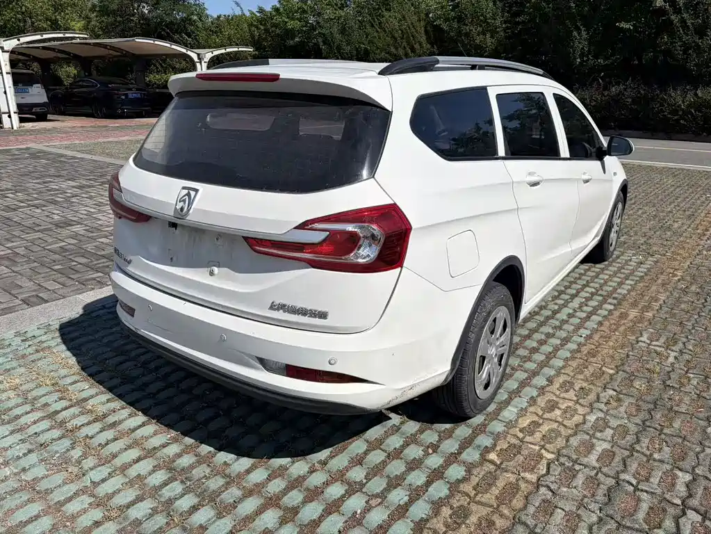 Baojun 310W — миниатюра 4