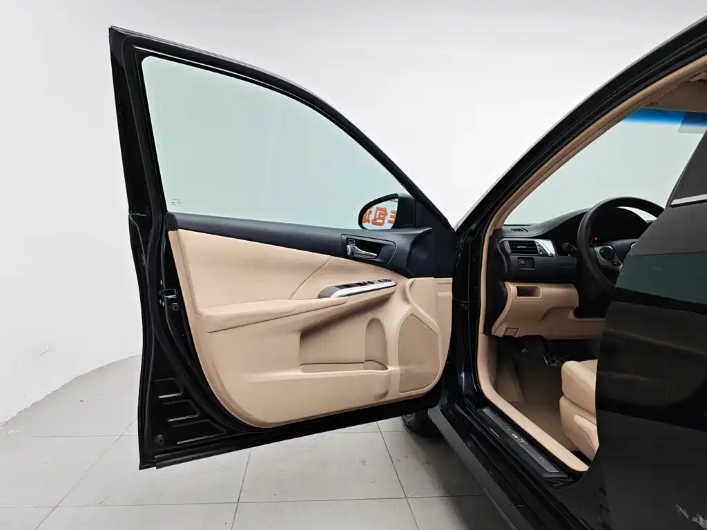 Toyota Camry 2012 2.0S
