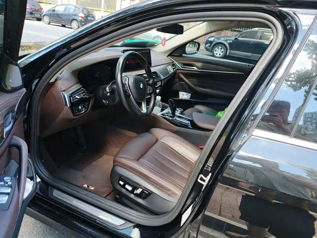 BMW 5 Series — миниатюра 8