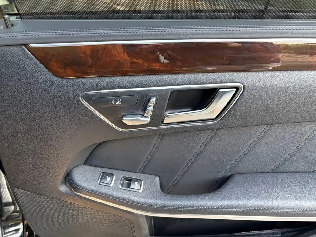 Mercedes-Benz E-Class — миниатюра 6