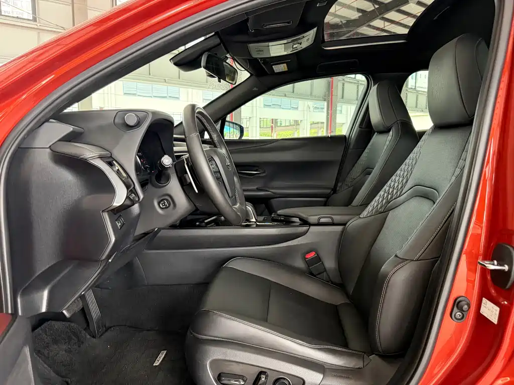 Lexus UX New Energy — миниатюра 4