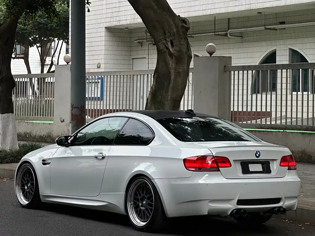 BMW M3 2010 M3 4.0L MT
