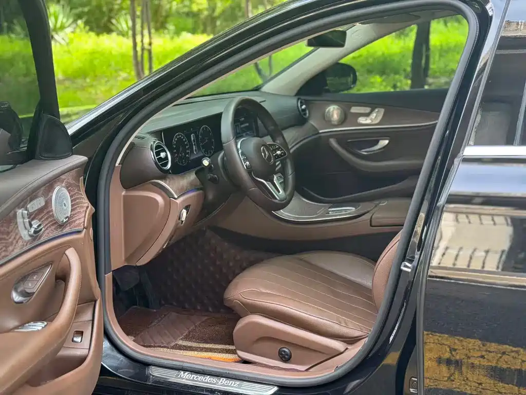 Mercedes-Benz E-Class — миниатюра 7