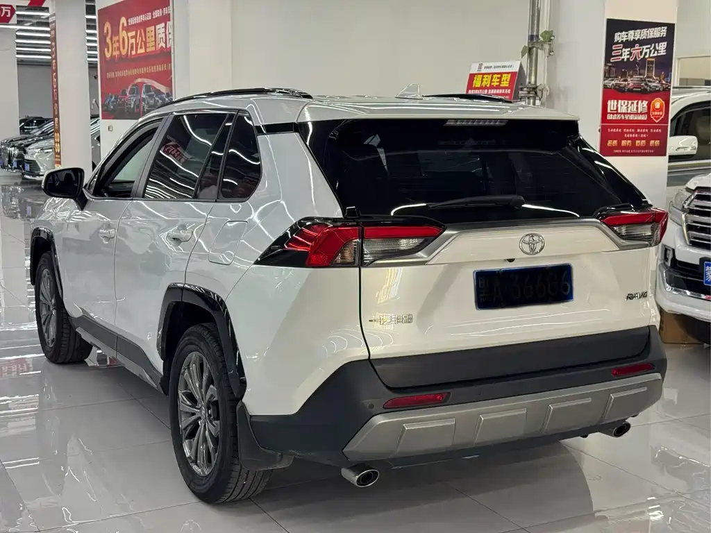 Toyota RAV4 — миниатюра 6