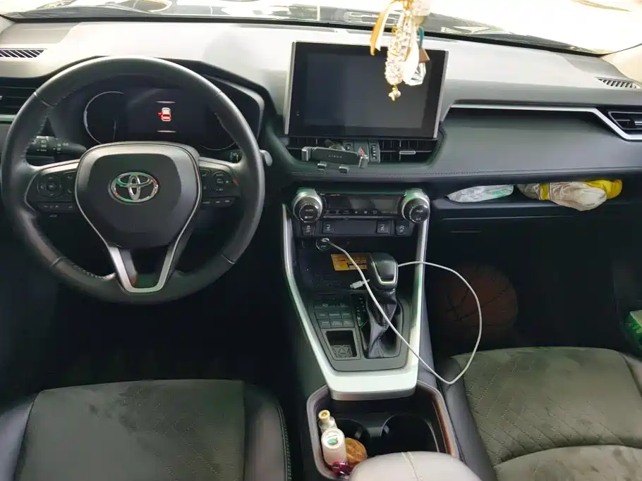 Toyota RAV4 — миниатюра 12