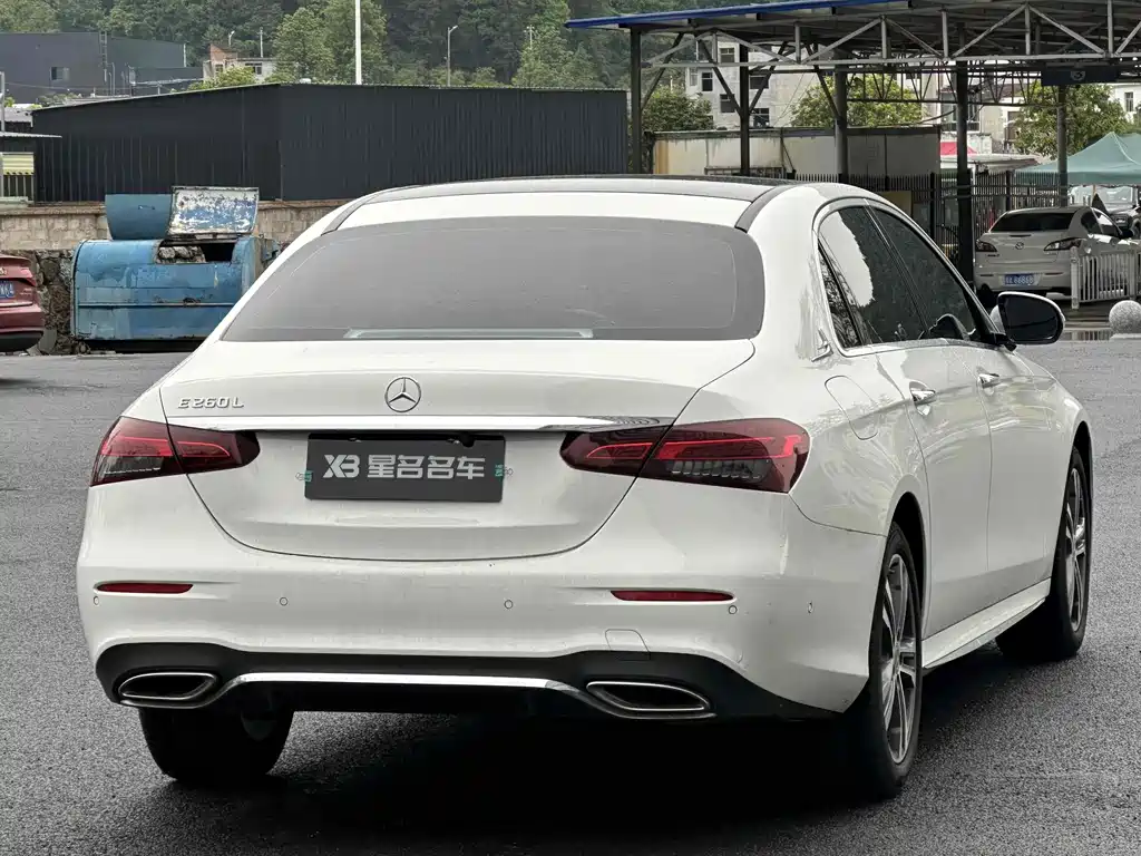 Mercedes-Benz E-Class — миниатюра 9