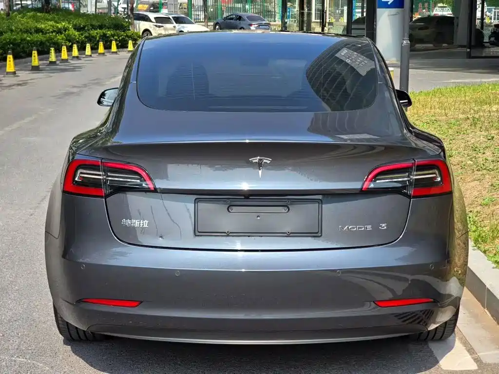 Tesla Model 3 — миниатюра 4