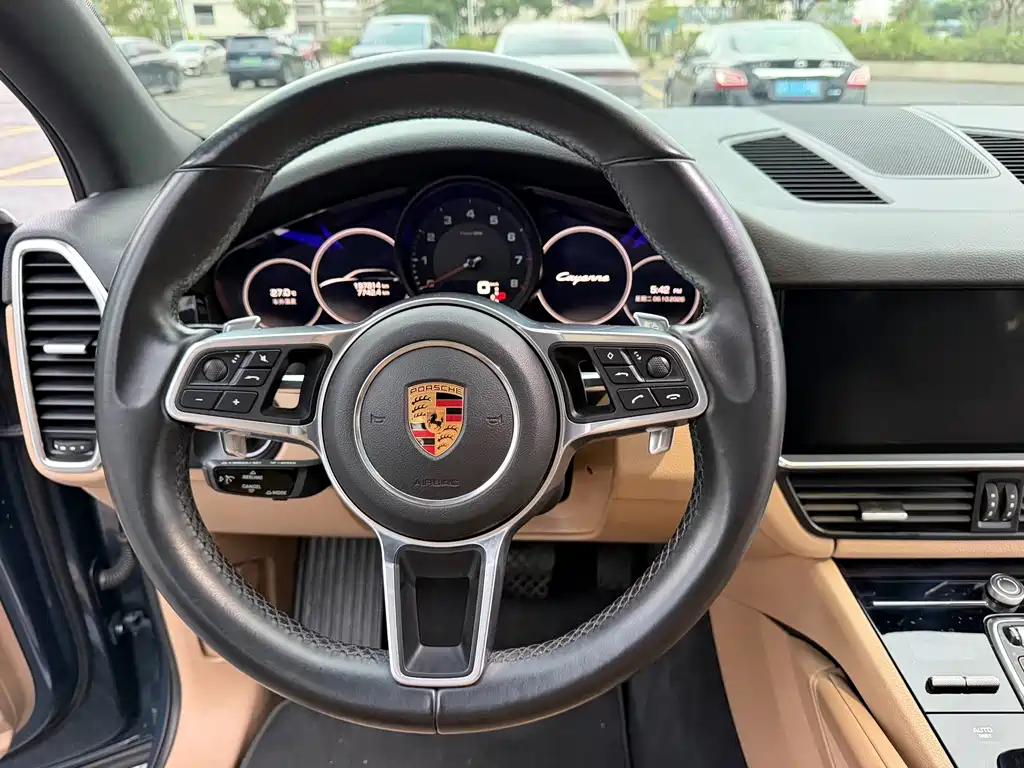 Porsche Cayenne — миниатюра 14