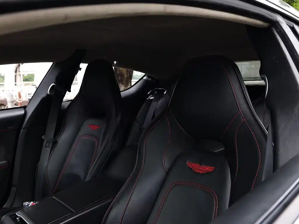 Aston Martin Rapide — миниатюра 7