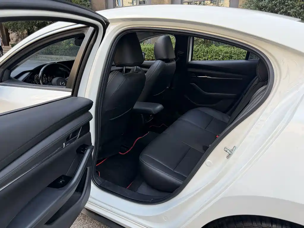 Mazda 3 Axela — миниатюра 10