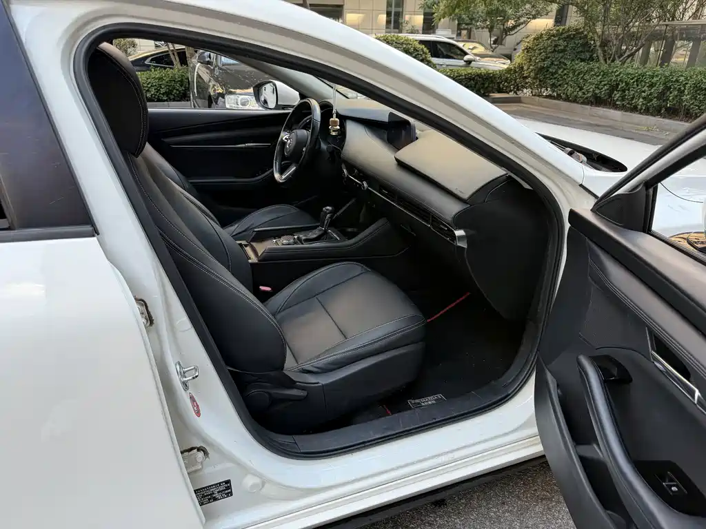 Mazda 3 Axela — миниатюра 12