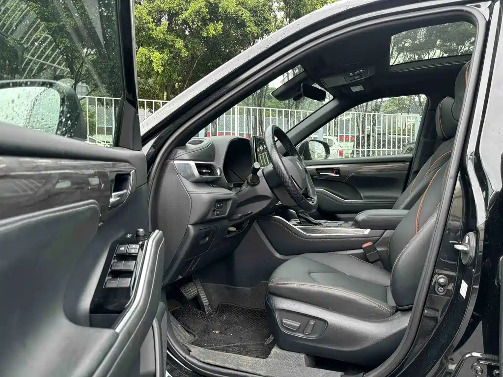Toyota Crown Kluger — миниатюра 17