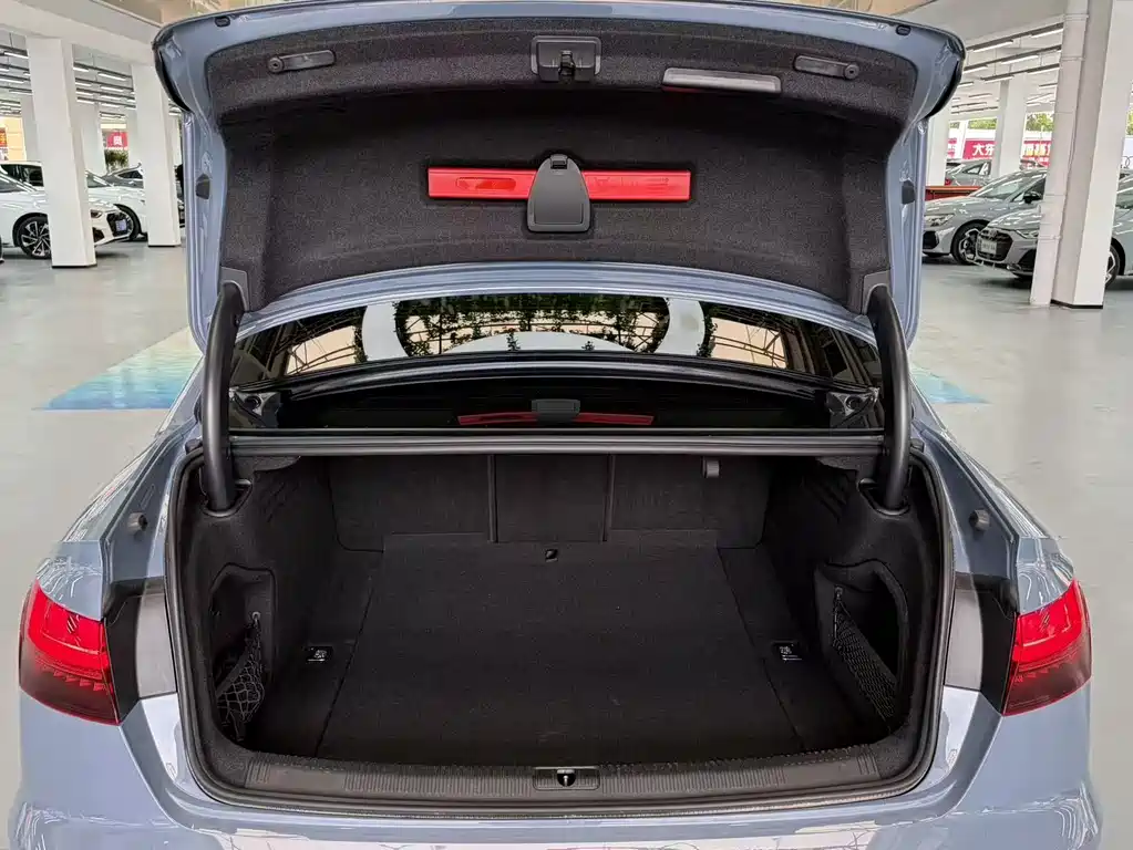Audi A4L 2022 40 TFSI quattro RS