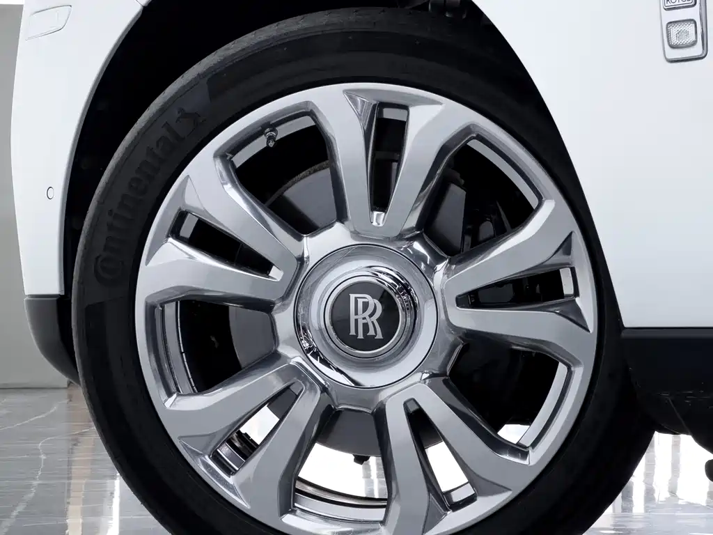 Rolls-Royce Cullinan 2022 6.7T мест