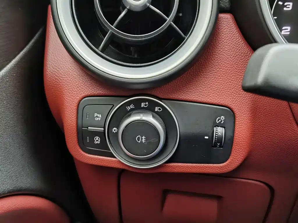 Alfa Romeo Stelvio — миниатюра 21