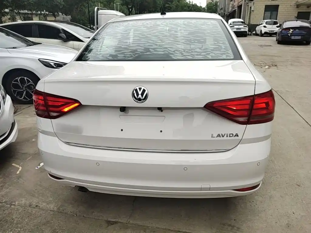 Volkswagen Lavida — миниатюра 6