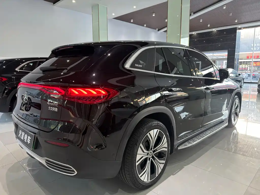 Mercedes-Benz EQE SUV — миниатюра 10