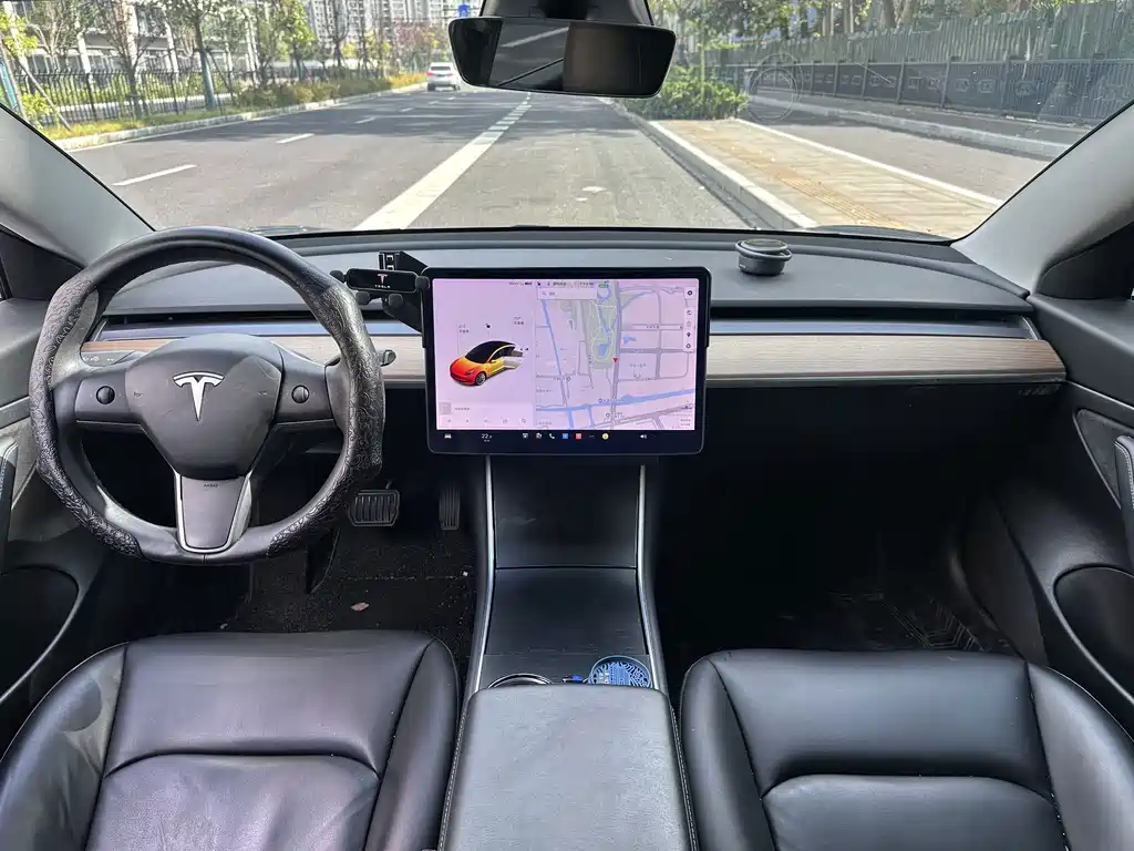 Tesla Model 3 — миниатюра 9