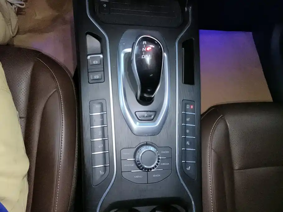 Wey Wey VV6 — миниатюра 16