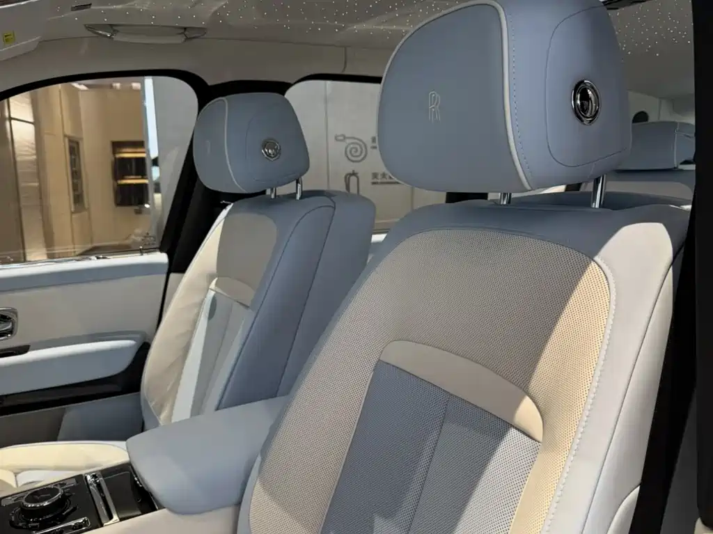 Rolls-Royce Cullinan 2026 Black Badge