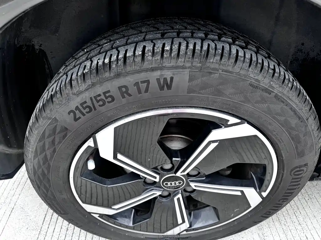 Audi Q2L e-tron — миниатюра 12