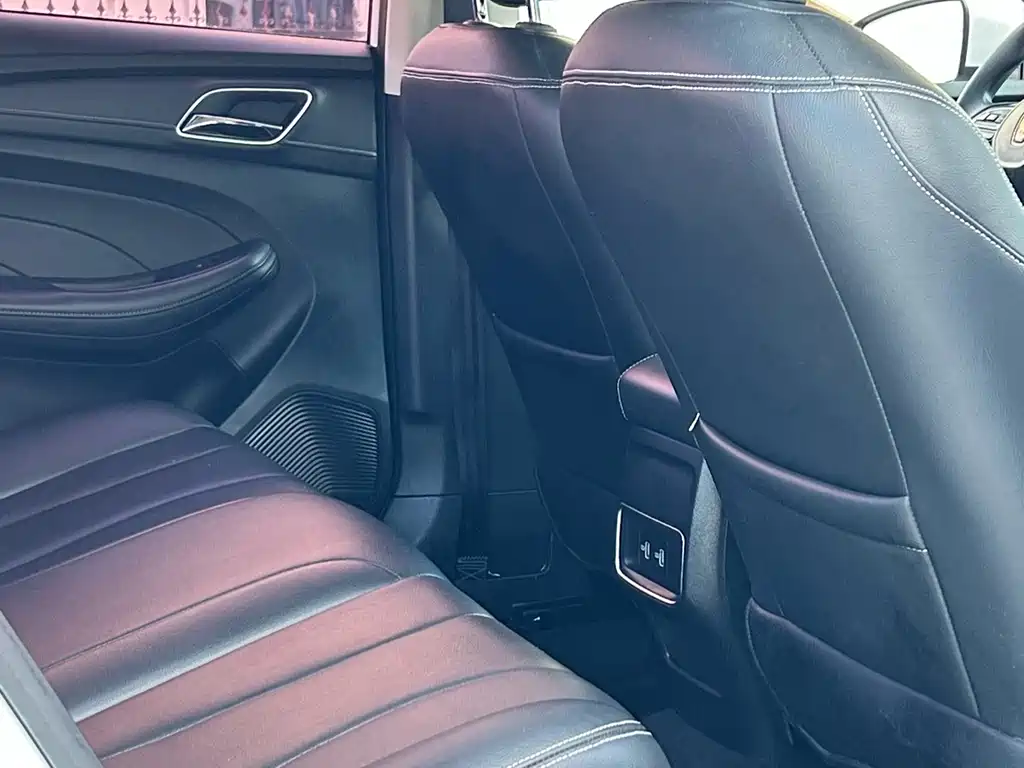 Roewe i5 2020 1.5L AT 4G Smart Drive