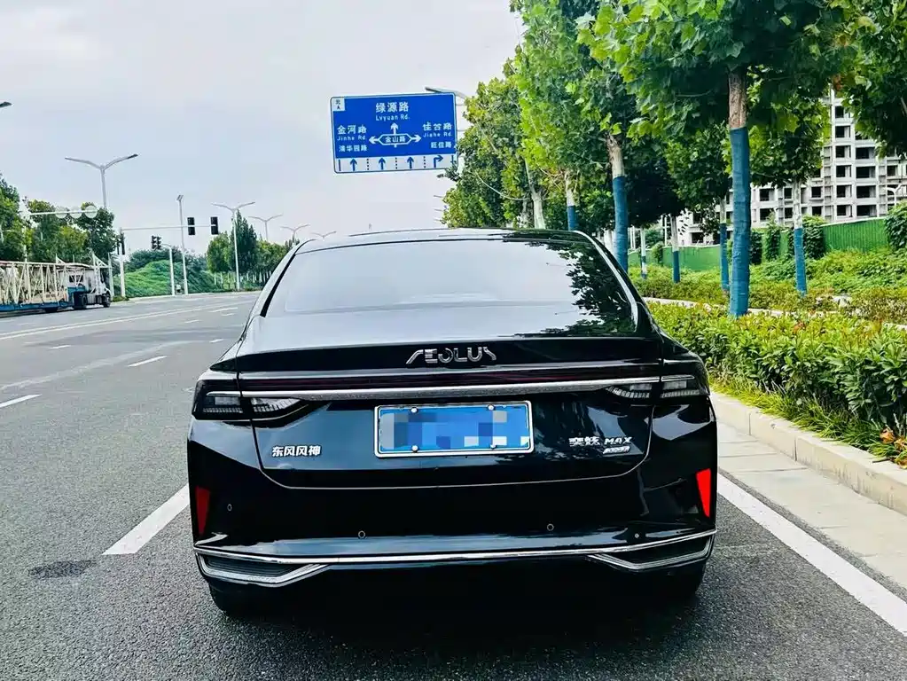 DONGFENG YI HYUN MAX